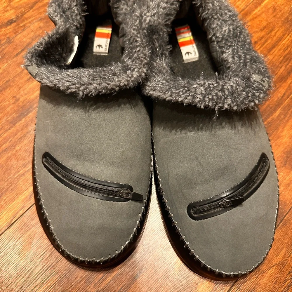 Freewaters Men’s Perfect Fit Slippers House Shoes Grey Slip On Shoes US12 EU46